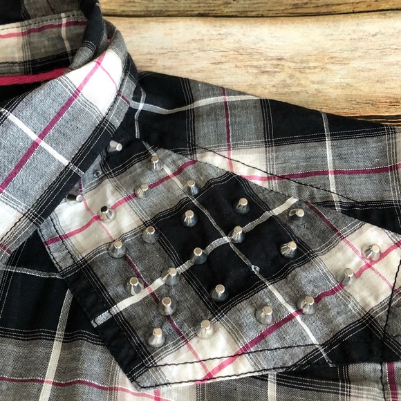 Women’s Torrid Black Pink Plaid Studded Shirt - Picture 4 of 8